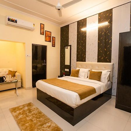 Ventex Inn Лакнау Екстериор снимка