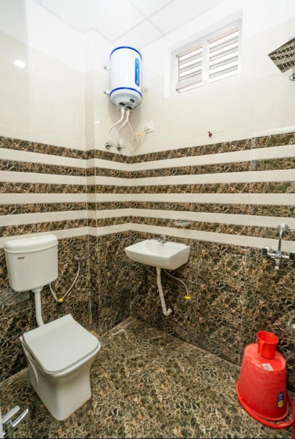 Ventex Inn Лакнау Екстериор снимка